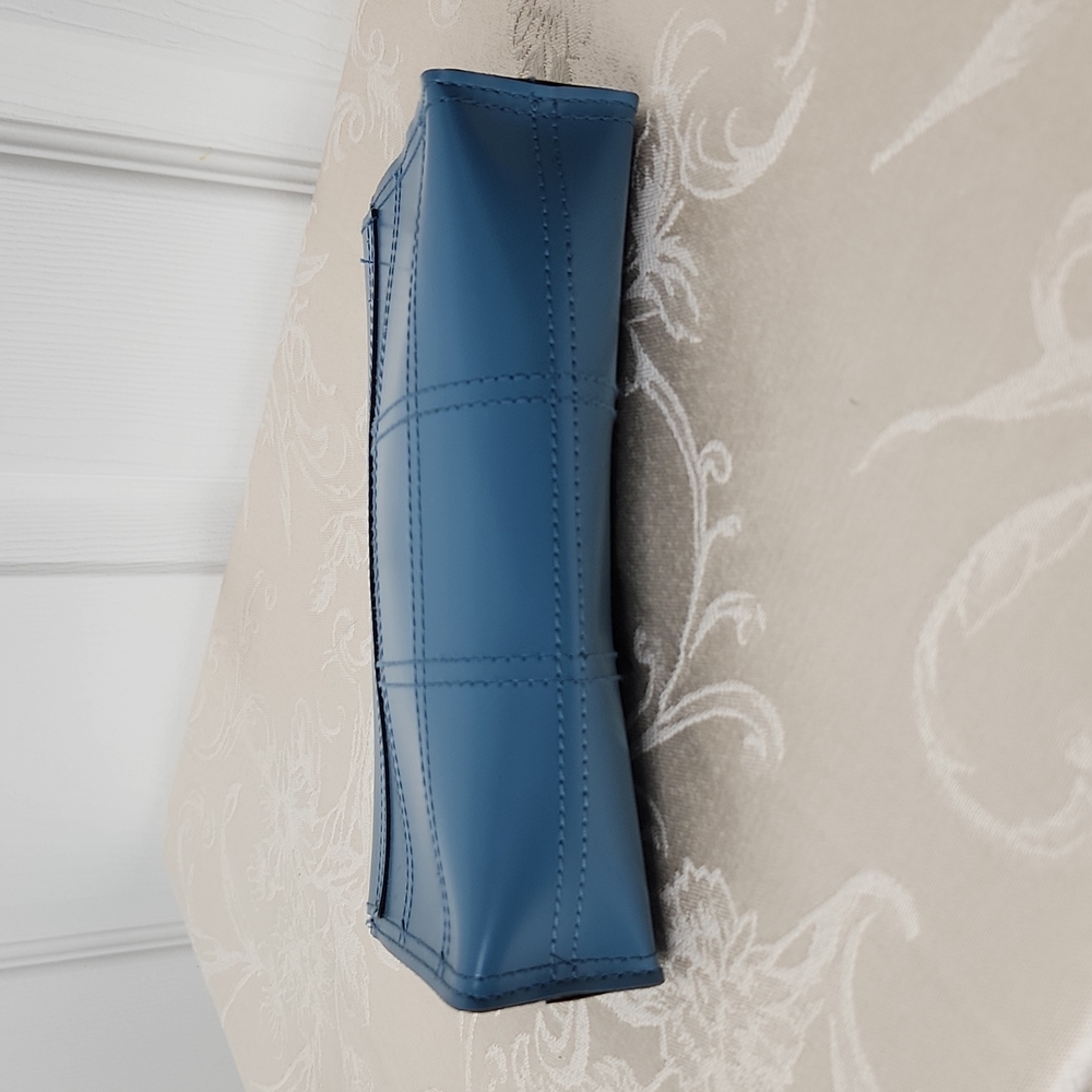 Estee Lauder blue cosmetic bag hook and loop fasteners - Picture 3 of 5
